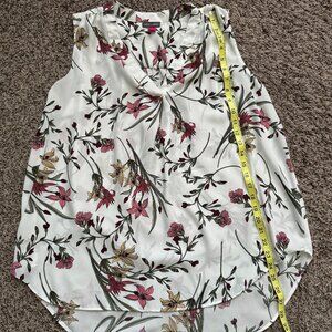 Women's Sleeveless V Neck Rumple Blouse